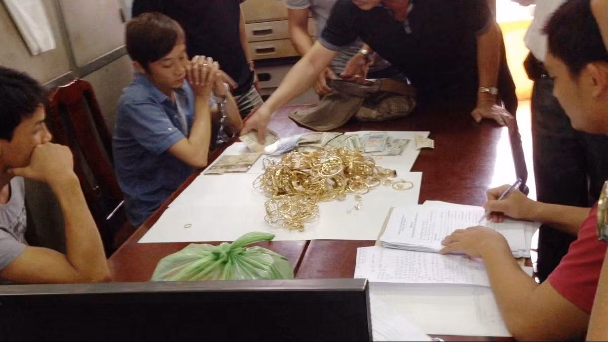 Hai đối tượng bị bắt giữ.