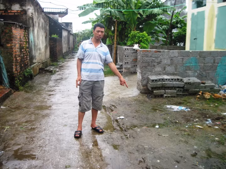 Hiện trường nơi xảy ra vụ việc chỉ cách nhà nạn nhân 100 mét.