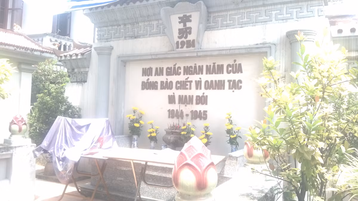 Dù diện tích nghĩa trang đã bị thu hẹp nhưng đó mãi là chứng tích gợi nhớ một phần lịch sử đau thương.