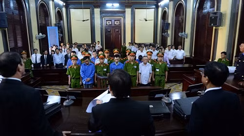 Phiên xét xử vụ tham nhũng gây chấn động dư luận.
