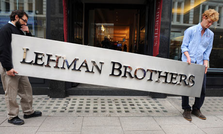 Vụ phá sản của Lehman Brothers năm 2008 được đánh giá là lớn nhất trong lịch sử với khoản nợ khổng lồ 613 tỷ USD sau khi ngân hàng này liên tiếp tham gia những dự án đầu tư mạo hiểm với độ rủi ro cực lớn.