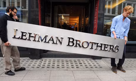 Vụ phá sản của Lehman Brothers năm 2008 được đánh giá là lớn nhất trong lịch sử với khoản nợ khổng lồ 613 tỷ USD sau khi ngân hàng này liên tiếp tham gia những dự án đầu tư mạo hiểm với độ rủi ro cực lớn.