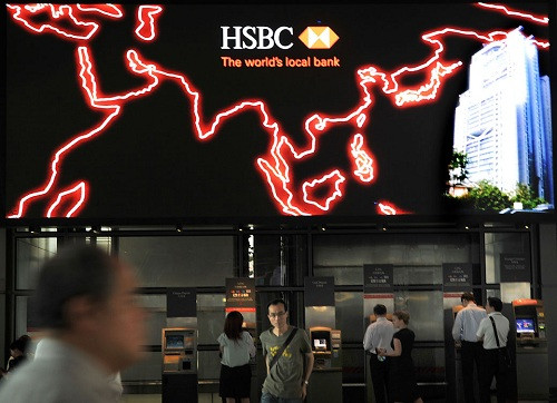 Tháng 8/2012, Thượng viện Mỹ đã buộc tội HSBC tiếp tay cho tội phạm ma túy Mexico và khủng bố Iran tràn vào Hoa Kỳ và truy cập được thanh khoản tiền Mỹ trong nhiều năm. HSBC bị buộc phải bồi thường cho Mỹ và Anh 1,9 tỉ USD.