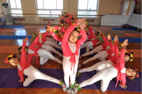 Ngoài việc đầu tư kiếm lời và hưởng thụ, các đại gia còn hết sức chú trọng đầu tư cho thế hệ tương lai phát triển toàn diện cả về thể chất và trí tuệ.