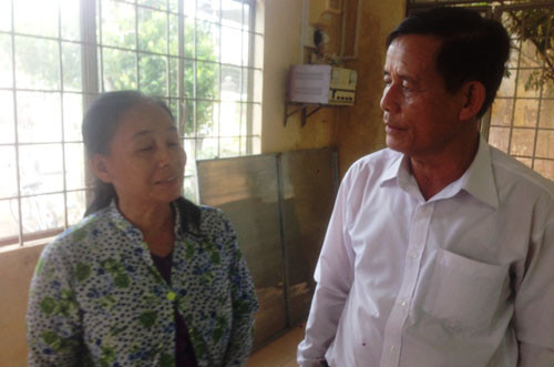 Đại diện BGĐ công ty Cổ phần Tập đoàn Thái Tuấn an ủi và hỗ trợ cho các gia đình nạn nhân.