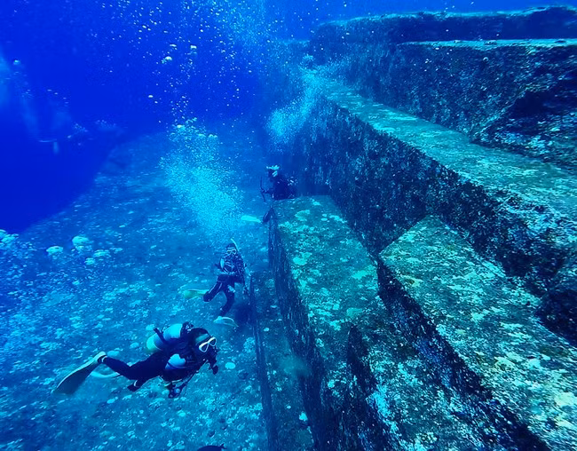Vậy, nếu bạn đang muốn tìm một nơi cho kỳ nghỉ hè để vừa có thể nghỉ ngơi, thư giãn, vừa học hỏi nền văn hóa và lịch sử sâu sắc, lại có thể thử thách chính mình trong một cuộc phiêu lưu hấp dẫn, hãy lên kế hoạch cho một chuyến du lịch đến Okinawa nhé.