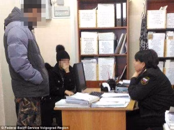 Cặp vợ chồng không thể ngờ lại có ngày được đoàn tụ với đứa con “đã khuất” từ nhiều năm trước.