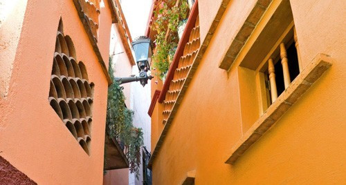 Ban công nơi xảy ra câu chuyện tình của Ana-Carlos. Ảnh: BBC. Ban công nơi xảy ra câu chuyện tình của Ana-Carlos. Ảnh: BBC.