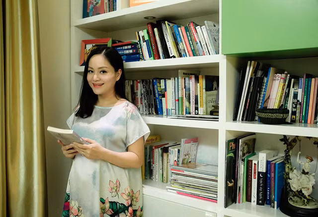 Đang mang thai hơn 5 tháng và thường xuyên tập thể dục nên Lan Phương vẫn khoẻ khoắn, tươi tắn.