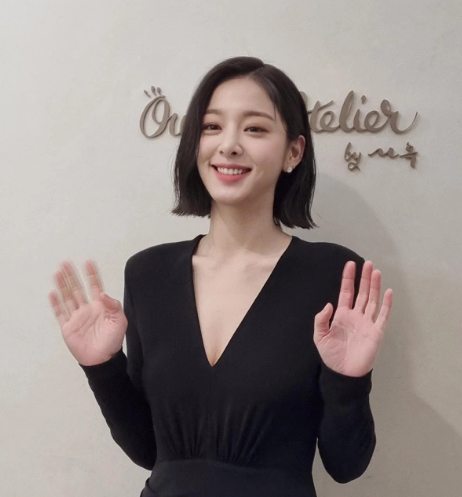 Nữ phụ “Hẹn hò chốn công sở” chỉ thay đổi mái tóc khiến chị em mê mệt - Hình 4 Nu phu “Hen ho chon cong so” chi thay doi mai toc khien chi em me met-Hinh-4