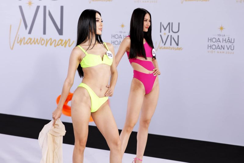 Người đẹp đi thi hoa hậu: Chọn váy khoe vòng 1 quá đà gây tranh cãi - Hình 3 Nguoi dep di thi hoa hau: Chon vay khoe vong 1 qua da gay tranh cai-Hinh-3