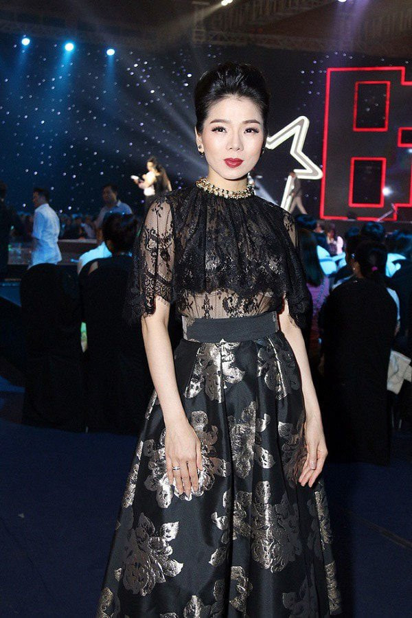 Dàn mỹ nhân Việt tự cộng thêm cho mình cả chục tuổi khi diện đầm tối màu - Hình 6 Dan my nhan Viet tu cong them cho minh ca chuc tuoi khi dien dam toi mau-Hinh-6