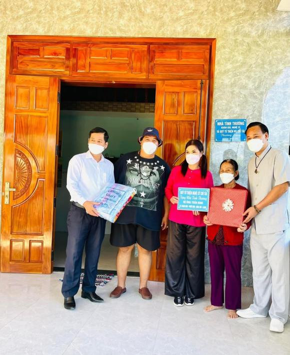 Ve Viet Nam chua bao lau, vo co NS Chi Tai lam dieu y nghia-Hinh-6