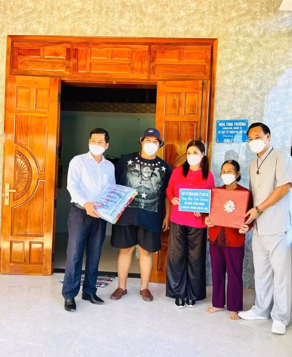 Ve Viet Nam chua bao lau, vo co NS Chi Tai lam dieu y nghia-Hinh-6