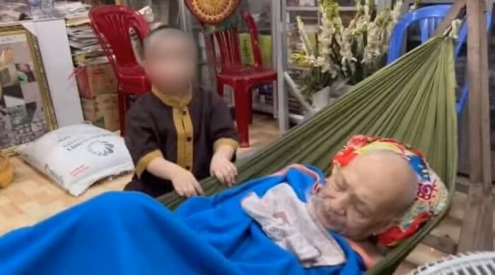 Lo dien hinh anh moi nhat cua 'thay ong noi' Le Tung Van