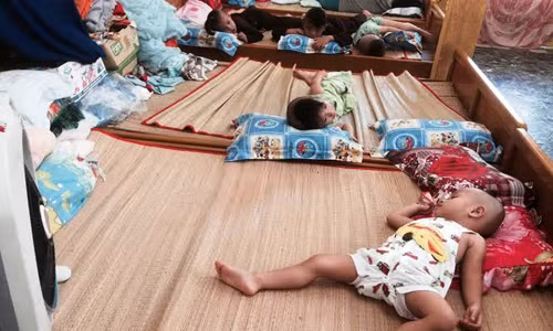 Các trẻ em được nuôi dưỡng tại chùa Huyền Trang.