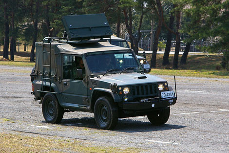 Xe radar tìm kiếm, phát hiện tàu địch của hệ thống phòng thủ bờ biển trang bị tên lửa Type 88.