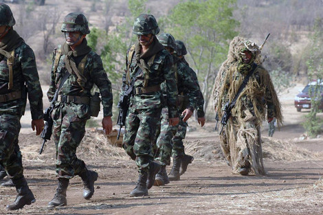 Thái Lan đã mua 15.000 khẩu súng trường TAR-21 tiên tiến trang bị cho binh lính.