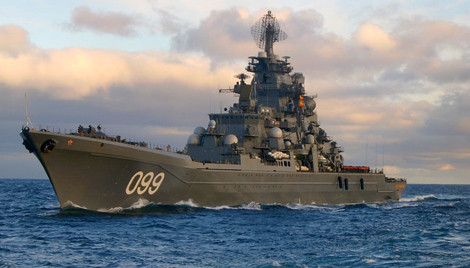 Tuần dương hạm hạt nhân lớp Kirov của Hải quân Nga trang bị kho vũ khí cực mạnh không thua kém nhiều so với DDG-1000, thậm chí là vượt dội trong khả năng tác chiến chống tàu mặt nước với tên lửa hành trình siêu thanh P-700 Granit có thể mang đầu đạn hạt nhân.