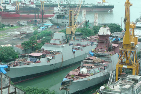 Ấn Độ đang thi công khu trục hạm Kolkata.