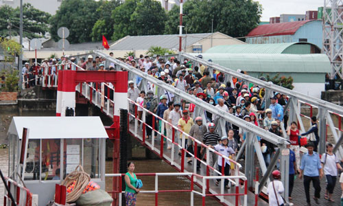 BGĐ bến phà Cát Lái đã quyết định giải tỏa hành khách đi bộ, riêng phương tiện sẽ được chính quyền địa phương quận 2 TP HCM và xã Phú Hữu, huyện Nhơn Trạch, tỉnh Đồng Nai trông giữ miễn phí.
