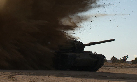 GBU-12 đã đánh trúng xe tăng M60 dưới mặt đất.