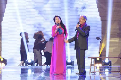 Ca sĩ Anh Thơ và ca sĩ Kiều Hưng song ca "Người đi xây hồ Kẻ Gỗ".