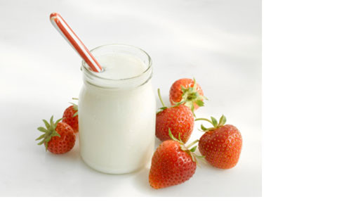 Ăn 1 - 2 hộp sữa chua mỗi ngày để cung cấp thêm lợi khuẩn giúp hệ tiêu hóa hoạt động tốt, và bảo vệ đường ruột, hệ miễn dịch.