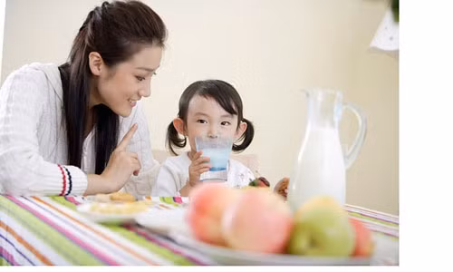 Trẻ từ 4 – 11 tuổi đã có chính kiến riêng, ba mẹ hãy trò chuyện và lắng nghe