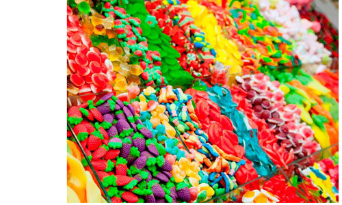 11. Chất ngọt nhân tạo. Nhiều người đang trong quá trình giảm cân và bệnh nhân tiểu đường tìm đến chúng với mục đích giảm cân hoặc giảm bớt đường. Song thực chất chúng lại khiến họ tăng cân nhanh và dễ đối diện với nguy cơ ung thư. Chất ngọt nhân tạo khiến bệnh nhân tiểu đường dễ đối diện với bệnh đục thủy tinh thể và các vấn đề về dạ dày.