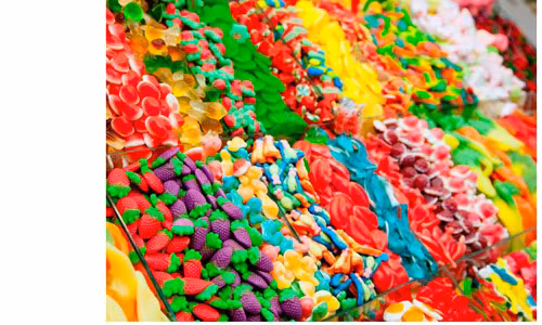 11. Chất ngọt nhân tạo. Nhiều người đang trong quá trình giảm cân và bệnh nhân tiểu đường tìm đến chúng với mục đích giảm cân hoặc giảm bớt đường. Song thực chất chúng lại khiến họ tăng cân nhanh và dễ đối diện với nguy cơ ung thư. Chất ngọt nhân tạo khiến bệnh nhân tiểu đường dễ đối diện với bệnh đục thủy tinh thể và các vấn đề về dạ dày.