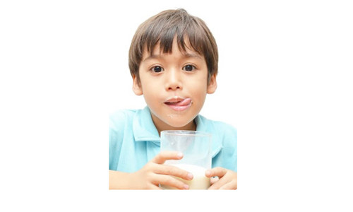 Đừng để việc uống sữa trở thành cơn ác mộng của con trẻ mỗi ngày