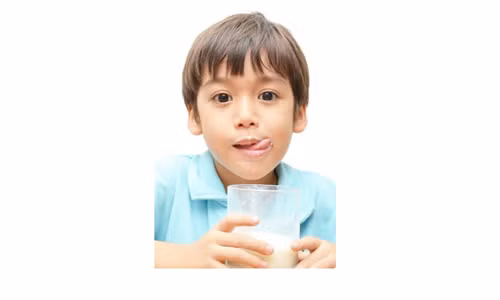 Đừng để việc uống sữa trở thành cơn ác mộng của con trẻ mỗi ngày