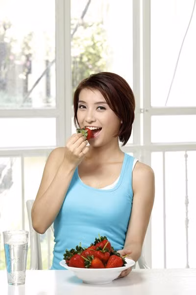 Như Quỳnh rất mê dâu tây