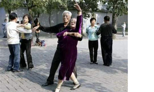 Khiêu vũ: giúp khớp hoạt động bình thường,giảm sự căng khớp; giúp duy trì và tăng sự dẻo dai.