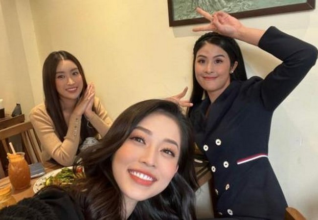 Á hậu Phương Nga hội ngộ cùng hai Hoa hậu là Đỗ Mỹ Linh và Ngọc Hân.