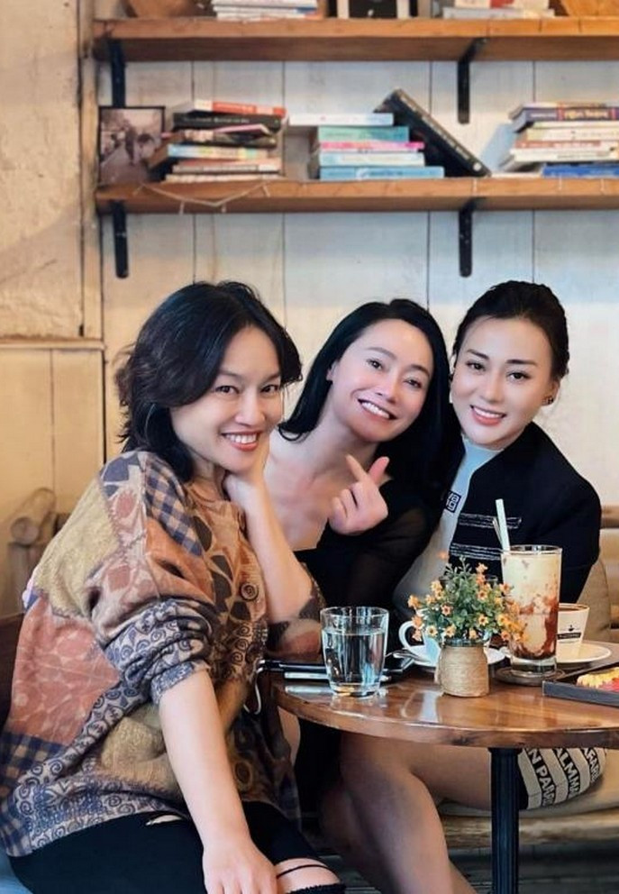 Tin sao Việt 22/12: Phương Oanh hội ngộ với "mẹ nuôi" và "mẹ chồng" trong phim "Hương vị tình thân".