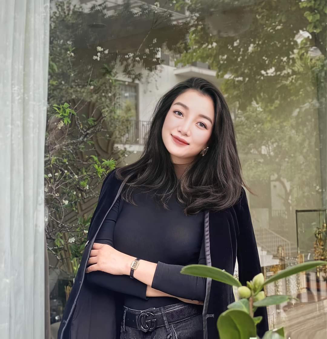 Ca sĩ Thu Hà đẹp dịu dàng.