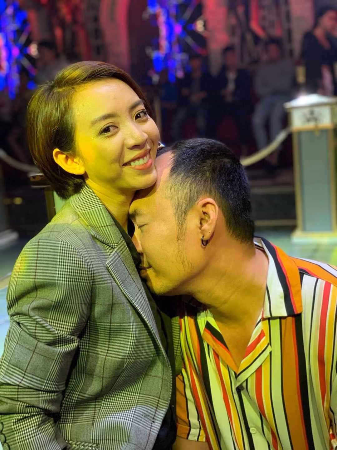 Thu Trang - Tiến Luật cùng nhau đi quay.