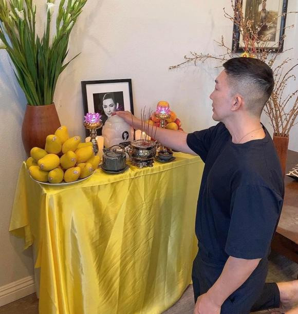 Chuyên gia make up Nhật Bình chia sẻ: "Cuối cùng thì bạn mình cũng về đến ngôi nhà nhỏ ấm áp và đầy những kỷ niệm đẹp của gia đình mình. Vậy là an lòng rồi nha. Thương".