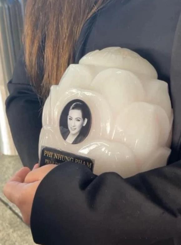 Tro cốt của Phi Nhung được đặt tại nhà riêng của cố ca sĩ ở Mỹ.