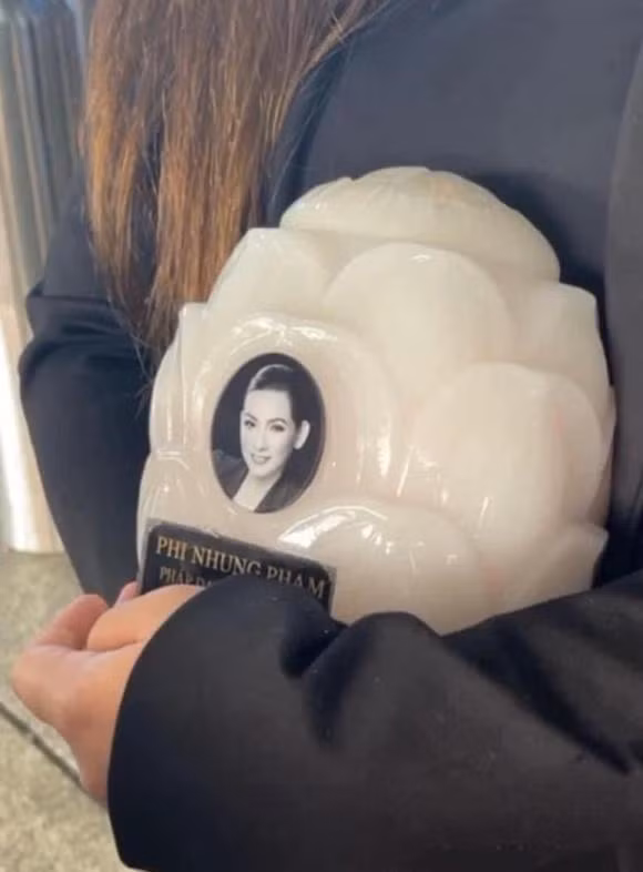 Tro cốt của Phi Nhung được đặt tại nhà riêng của cố ca sĩ ở Mỹ.