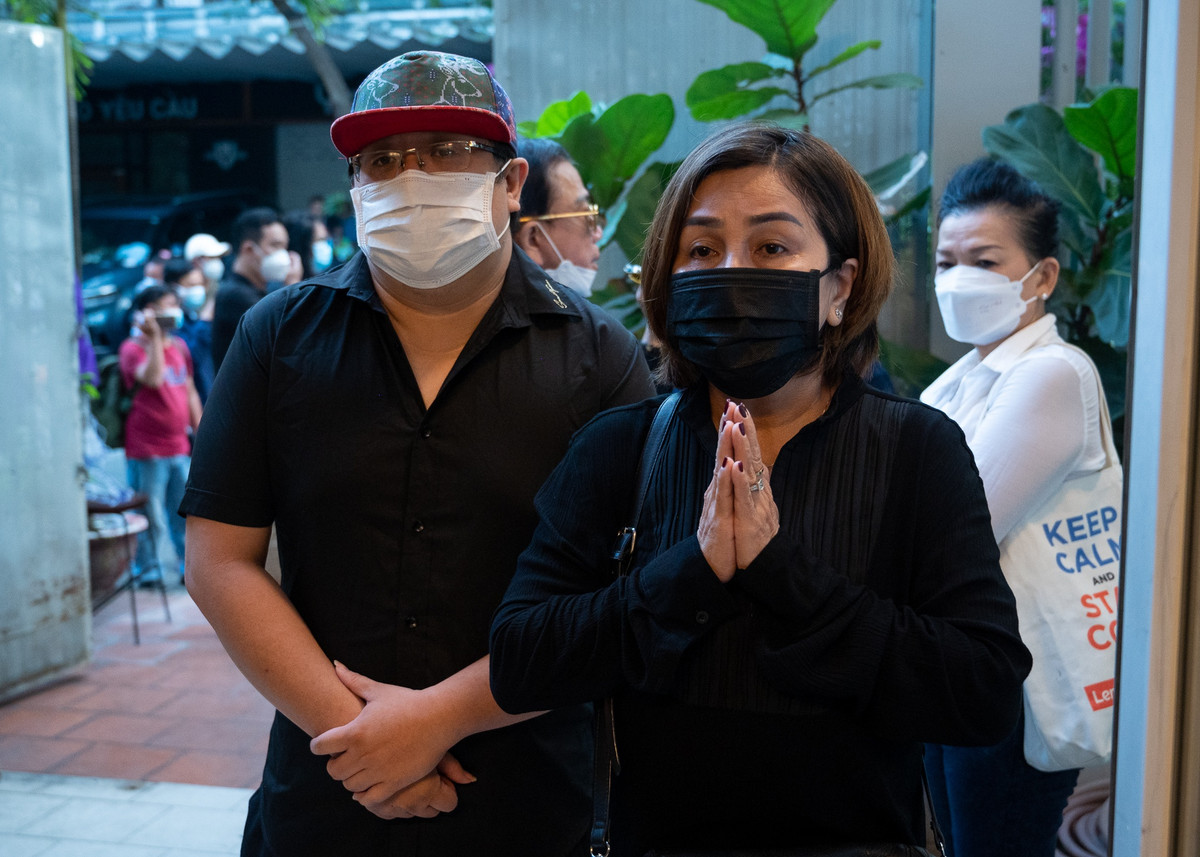 Gia Bảo từng mời nữ nghệ sĩ đóng lại vai Lan trong vở Chuyện tình Lan và Điệp vào năm 2019. Anh chia sẻ: "Mẹ Huệ là nghệ sĩ tài hoa, sống chan hòa, không mất lòng bất cứ ai trong nghề. Mọi người yêu thương như vậy, mẹ Huệ đã có một cuộc đời thật đáng sống".