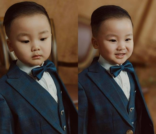 Nhiều người hâm mộ dùng cụm từ "chuẩn thiếu gia" hay "ra dáng người thừa kế tương lai" để nói về nhóc tỳ 2 tuổi.