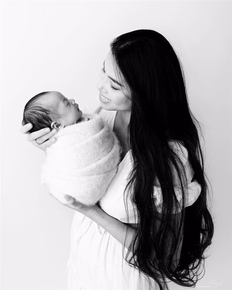 Hoa hậu mới sinh con thứ 2 được khoảng 3 tháng.