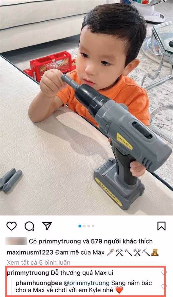 br/> Cách đây ít giờ, Phạm Hương chia sẻ hình ảnh mới nhất của con trai đầu lòng trên mạng xã hội. Khoảnh khắc chơi đùa của bé Maximus khiến nhiều người thích thú. Dưới phần bình luận, Primmy Trương - bà xã Phan Thành - thốt lên: "Dễ thương quá Max ơi". Trò chuyện với đàn em thân thiết, Phạm Hương bất ngờ tiết lộ sang năm sẽ mang con về Việt Nam thăm người thân, hứa hẹn hội ngộ nhóc tỳ nhà Primmy Trương - Phan Thành.