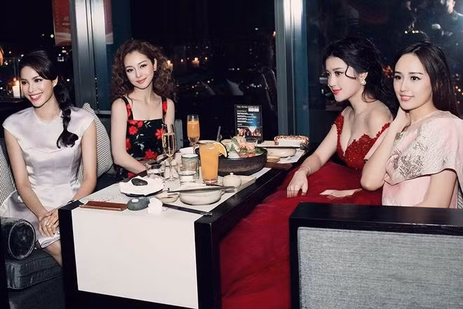 Jennifer Phạm tươi tắn, trẻ trung bên Phạm Hương, Mai Phương Thúy, Huyền My.