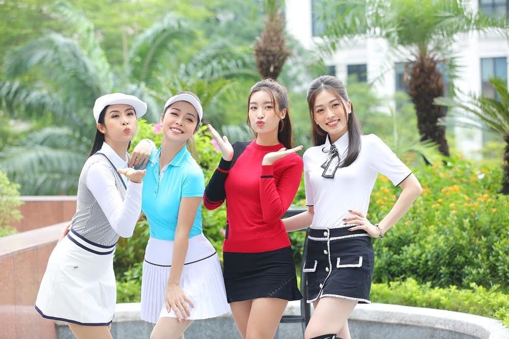 Khoảnh khắc Jennifer Phạm đọ sắc Đỗ Mỹ Linh, Ngọc Hân và Bùi Phương Nga.