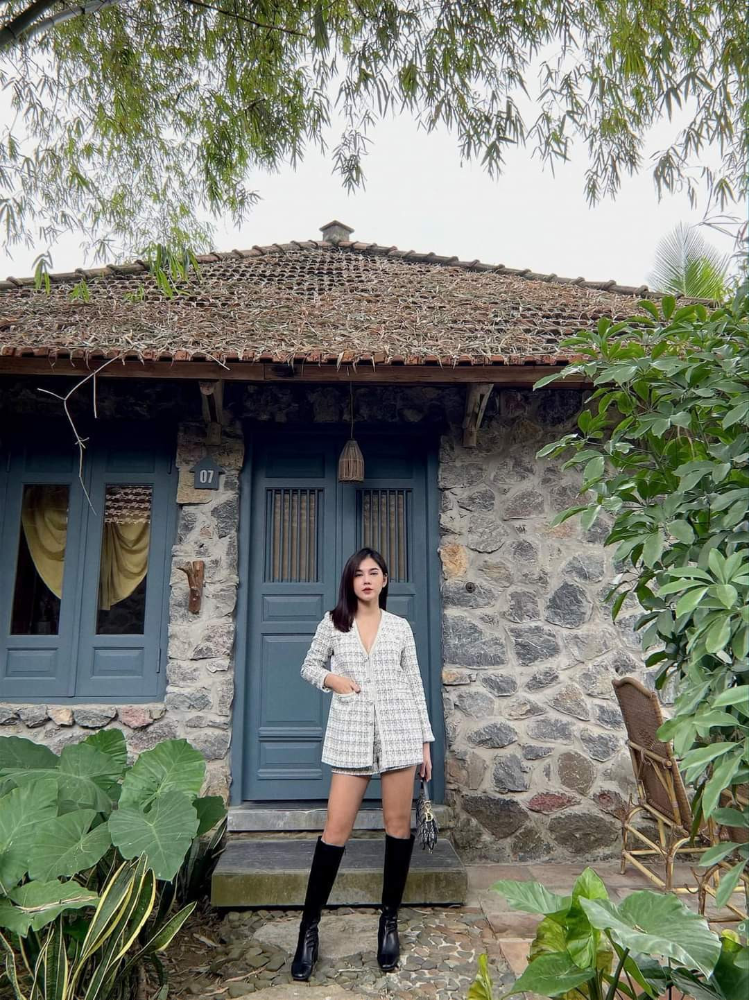 MC Thu Hoài đăng ảnh 'chất ngất' nhưng chỉ dám nhận mình là 'cô gái của đồng quê'.