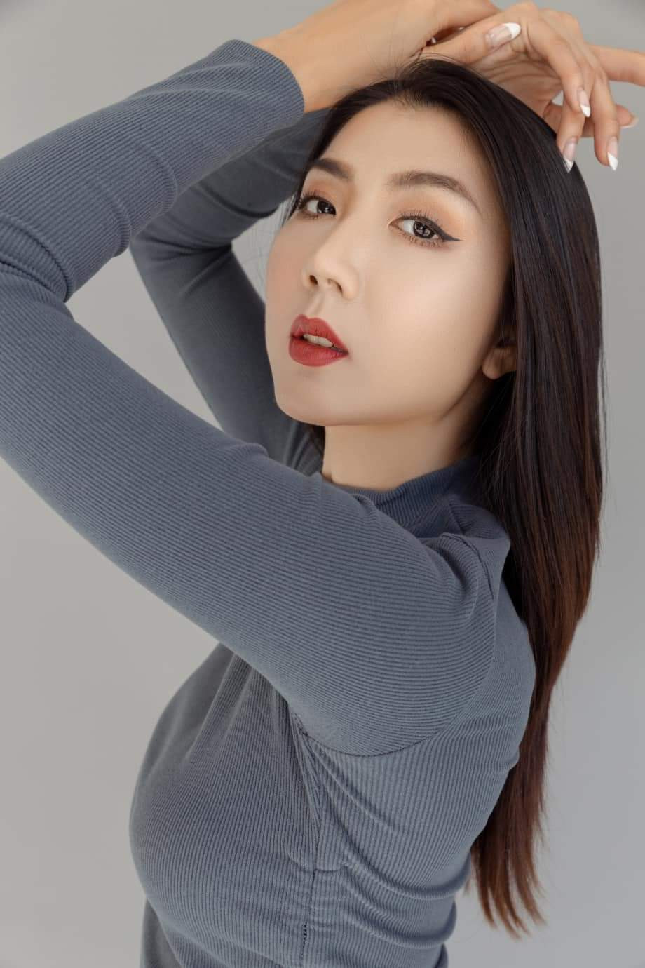 "Có những áp lực mà khi kinh doanh tôi mới cảm nhận hết được. Khi chuẩn bị qua chiếc thuyền lớn với sóng lớn tôi một chút sợ hãi, hoang mang. Trước giờ tôi an toàn nhiều nhưng khi đại dịch diễn ra quá nhiều thay đổi có lẽ không phải mình tôi những quyết định mình phải nhanh và mạo hiểm hơn", Ngọc Quyên tâm sự trên trang cá nhân.